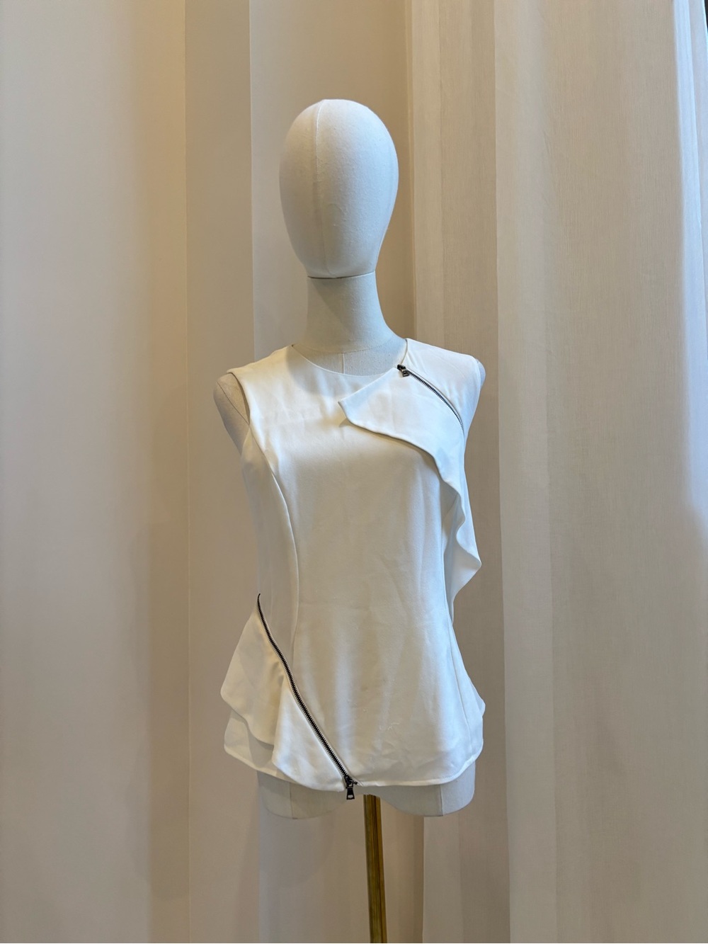 BCBGMaxAzria White Sleeveless Ruffle Zip-Accent Top